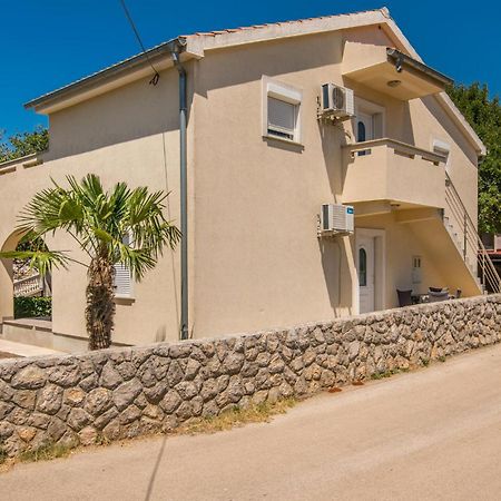 Cozy Apartment In Malinska Dubasnica With Wifi Exterior photo
