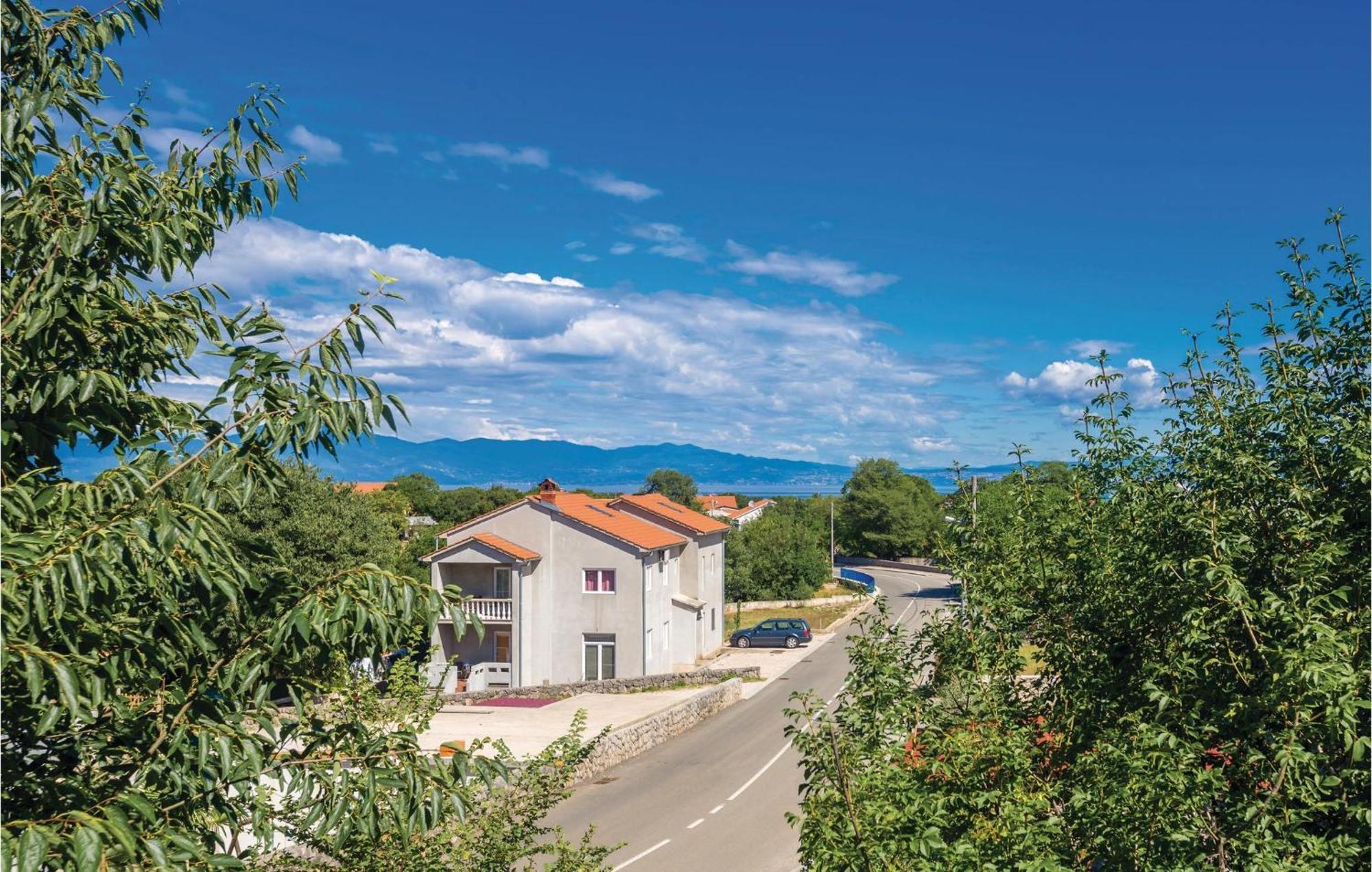 Cozy Apartment In Malinska Dubasnica With Wifi Exterior photo